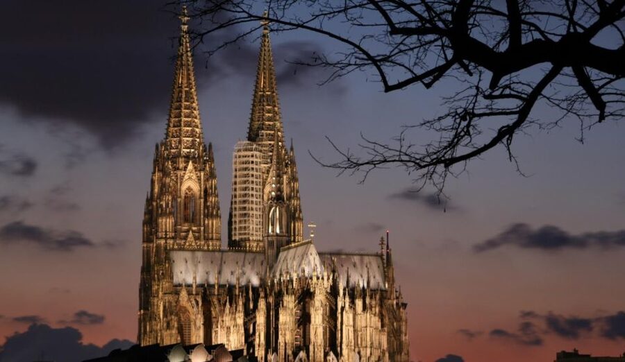 Cologne: The Night Watchman Old Town Walking Tour in German - Should You Book the Cologne Night Watchman Old Town Tour?