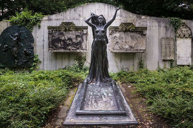 Corpses, Leprosy, Lucifer 75-minute Tour at the Old Cemetery - Leipzig’s Old Cemetery Ghost Tour: why it works