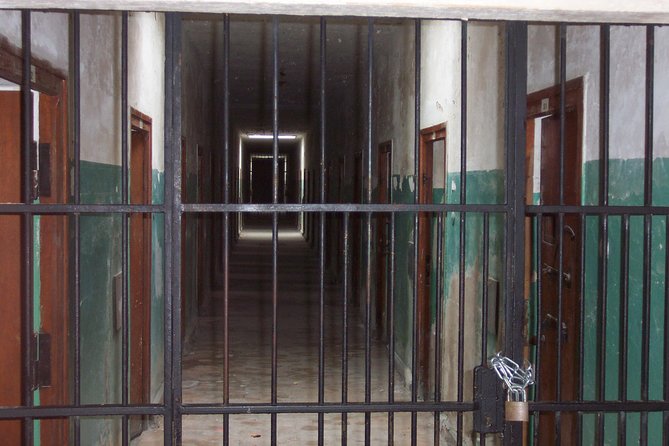 Dachau Concentration Camp Memorial Tour with Train from Munich - The 5-hour pacing: what you’ll actually do with your time