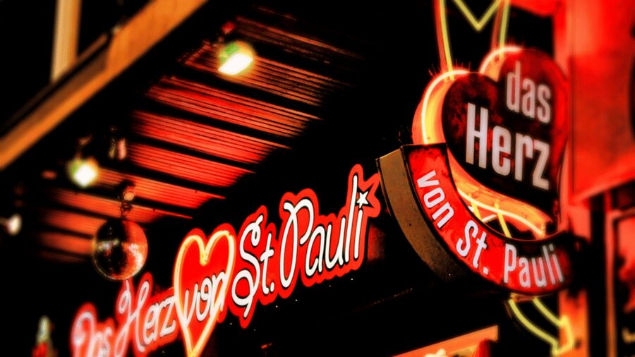 Die Kiez-Kapitän Reeperbahn & Beatles Kieztour Hamburg - Getting Oriented Fast, Then Enjoying a 2-Hour Walk