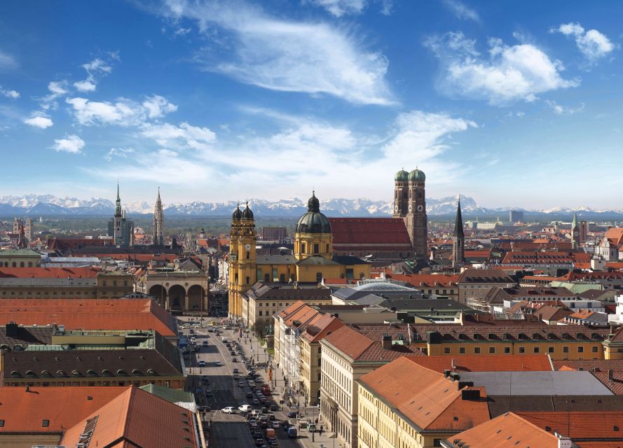 Discover Munich 2-Hour Small Group Walking Tour - Marienplatz and the Rathaus-Glockenspiel: What to Watch and When