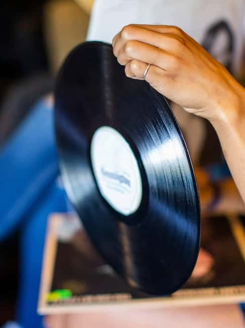DJ for a Day: Learn to Mix Like a Pro in Berlin - Drinks included, and why that small comfort helps