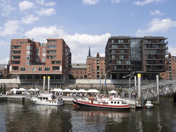 Down Town to Speicherstadt, HafenCity and Elbphilharmonie - Trostbrücke and Deichstraße, how the port shaped daily life