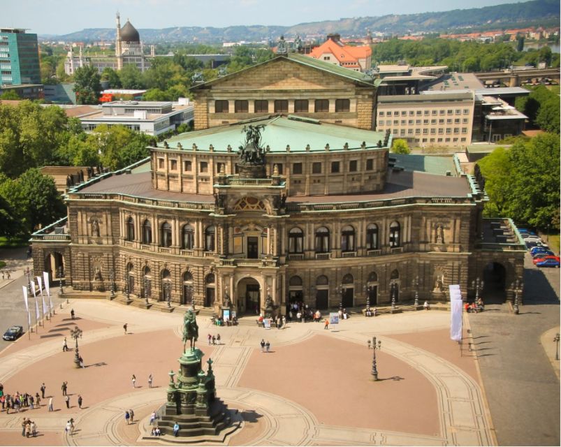 Dresden: 1.5-Hour Comedy Bus Tour in German - Why this Dresden comedy bus tour works in 90 minutes