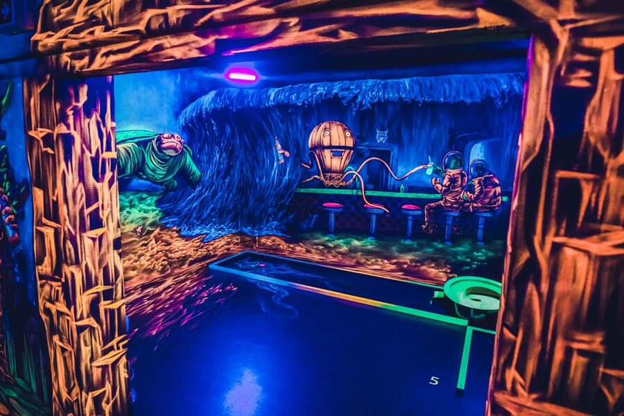 Dresden: 3D black light minigolf in the Barock Eventpark - Who This Works For (And Who Should Skip)