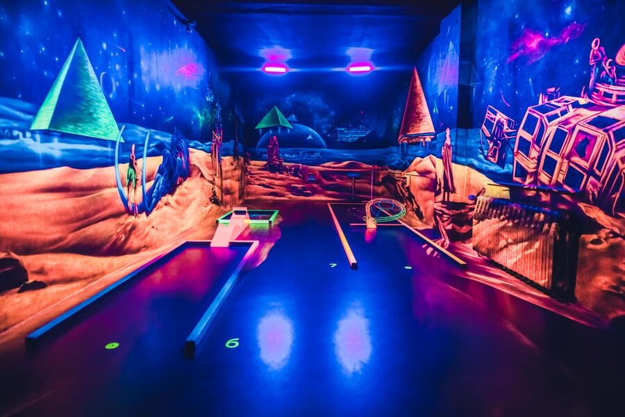 Dresden: 3D black light minigolf in the Barock Eventpark - Real-World Feel: What the High Rating Tells You