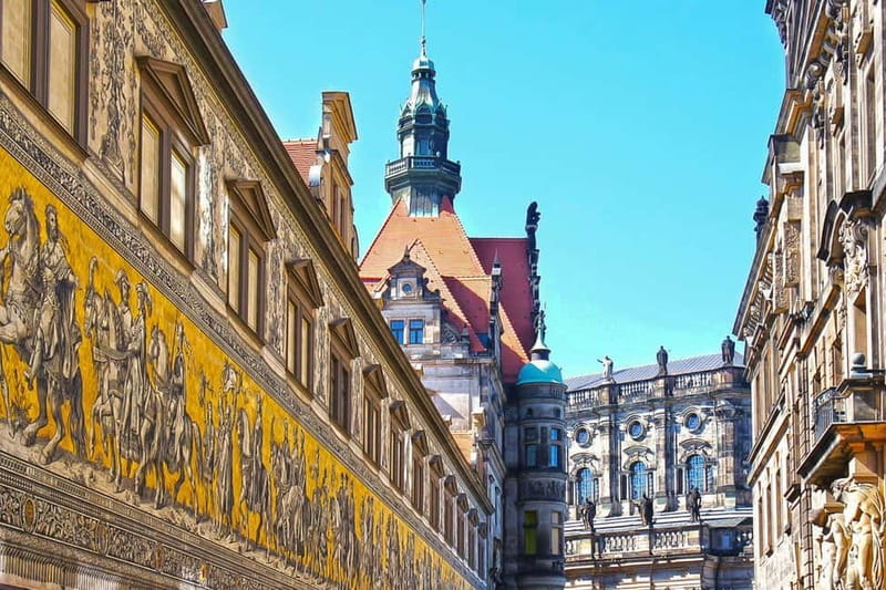 Dresden: City & Semperoper Guided Walking Tour - Theatre square to Semperoper: shifting from buildings to music history