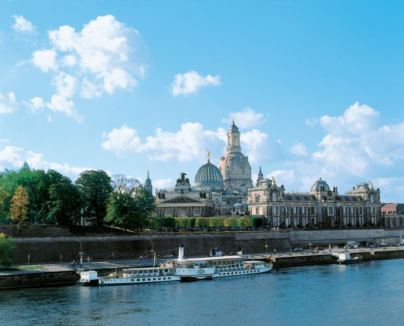 Dresden: Elbe River Cruise to Meissen - Arriving in Meissen: the 10-minute bridge walk to Albrechtsburg