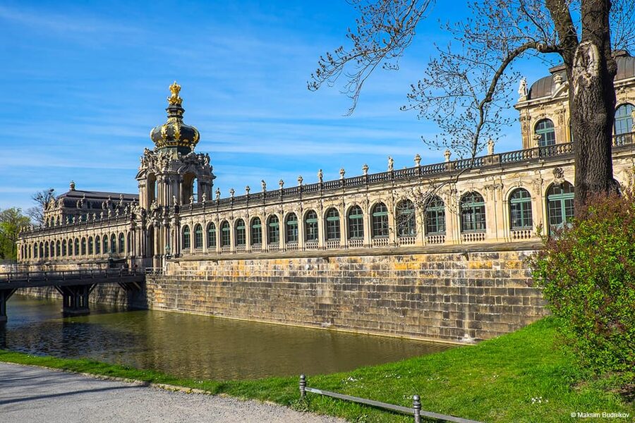 Dresden: Guided Beer Tour of the Historic Old City - The big landmark pass, Hofkirche, Fürstenzug, castle views, and Neumarkt