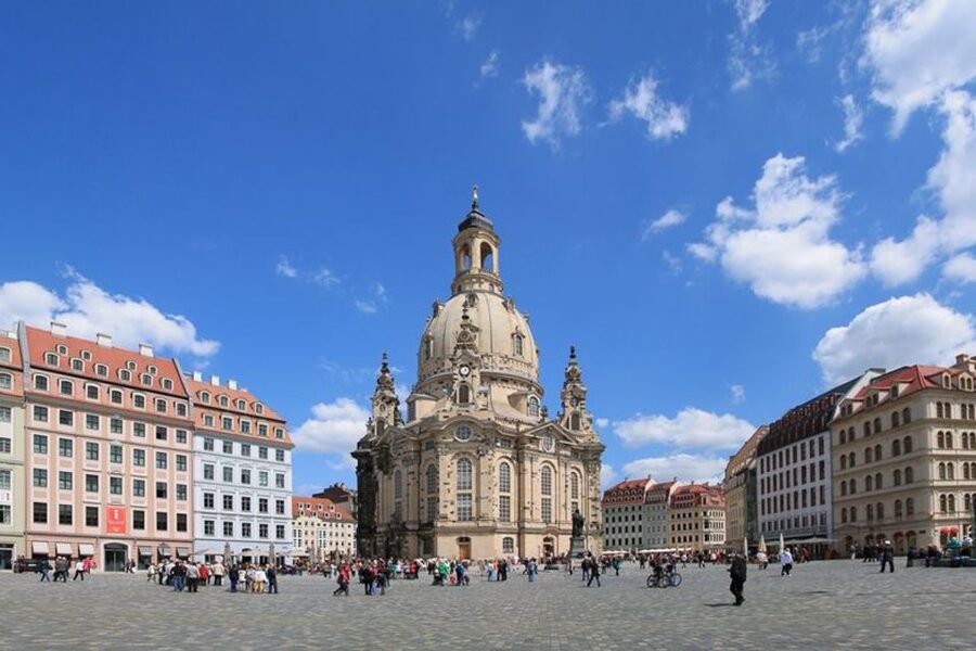 Dresden: Guided City Tour by Bike - Meeting Point: Dresden Information at the Frauenkirche, basement start