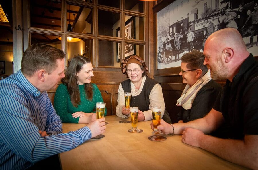 Dresden: Guided Tour with Beer Tasting - DRESDEN 1900 Museumsgastronomie: the tasting finale and the certificate moment