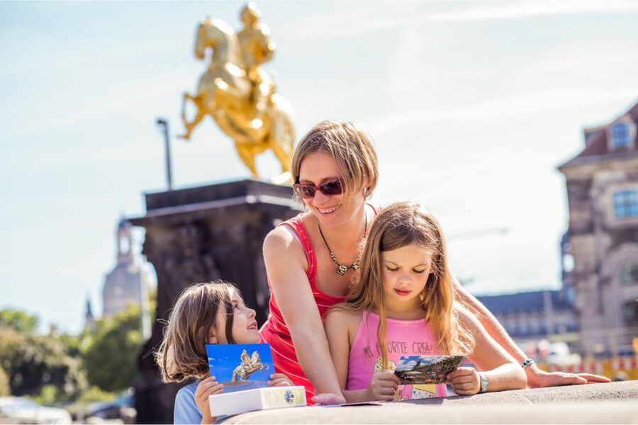 Dresden Neustadt: Scavenger Hunt for Children - Kunsthofpassage courtyards: themed stops that make photos easy