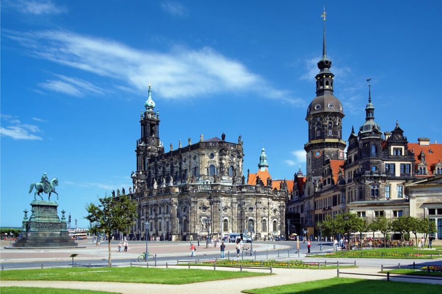 Dresden: Old Town Scavenger Hunt for Children - Starting at Theaterplatz, near the Semperoper