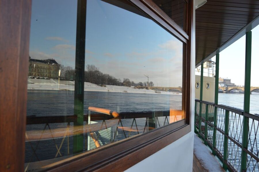 Dresden: Paddle Steamer Winter Cruise to Pillnitz - Warm comfort and mulled wine on the return leg