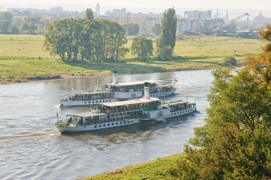 Dresden: Scavenger Hunt to Elbe River & Castles - Practical logistics: box delivery, pickup, and what you should plan for
