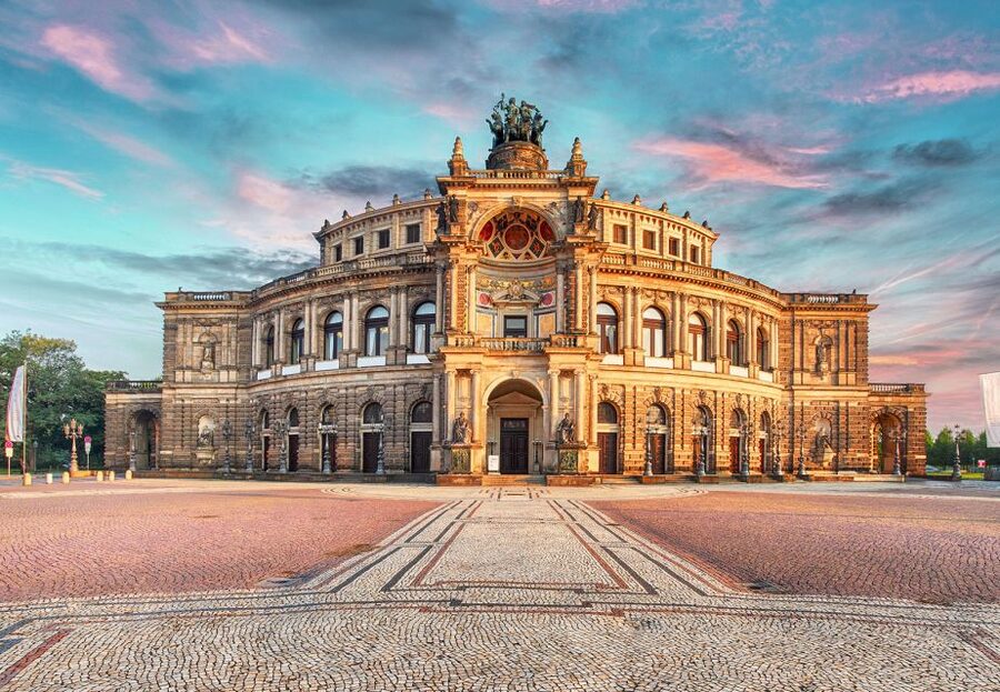 Dresden: Semperoper and Old Masters Picture Gallery - The Semper Building at the Zwinger: after years of partial closure