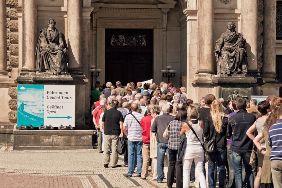 Dresden: Semperoper Tickets and Guided Tour - Semperoper in 45 minutes, what you actually see