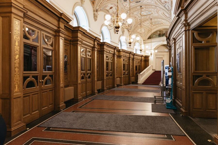 Dresden: Semperoper Tickets and Guided Tour - The stage side and backstage hints, what timing can add