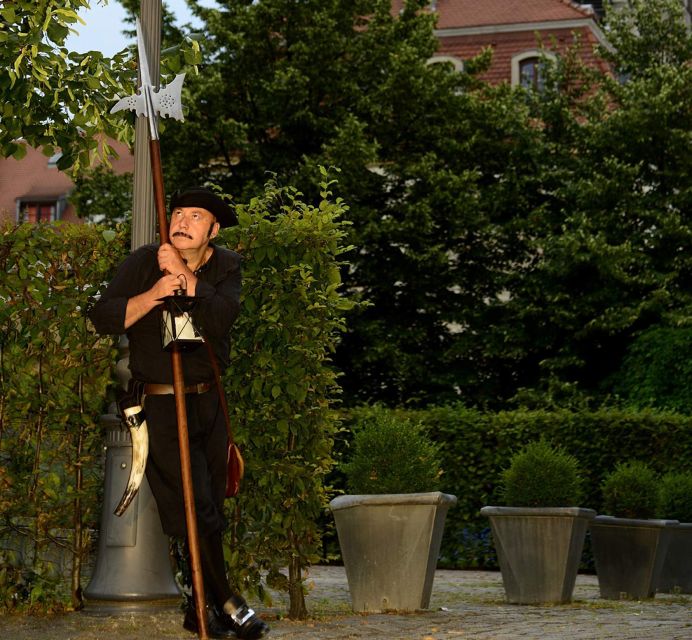 Dresden: Tour of the Baroque Quarter with a Night Watchman - The Baroque quarter on foot: narrow passages and courtyard life
