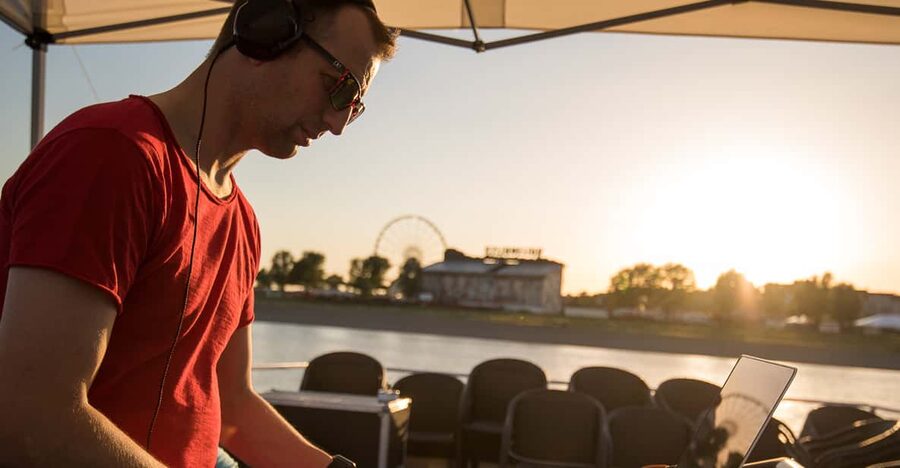 Düsseldorf: 2-Hour Evening Rhine River Cruise with Live DJ - Key moments that make this cruise special