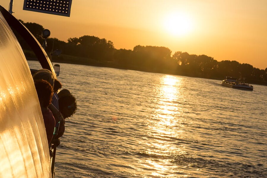 Düsseldorf: 2-Hour Evening Rhine River Cruise with Live DJ - Who should book this cruise, and who might skip it