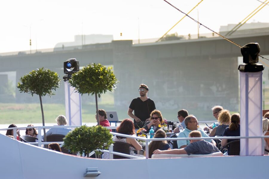 Düsseldorf: 2-Hour Evening Rhine River Cruise with Live DJ - What you actually see: Old Town, ruins, and the modern skyline