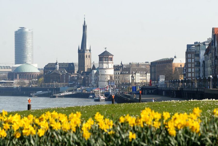Düsseldorf: Altstadt Guided Tour - Burgplatz and the Schlossturm, one tower as a surviving clue