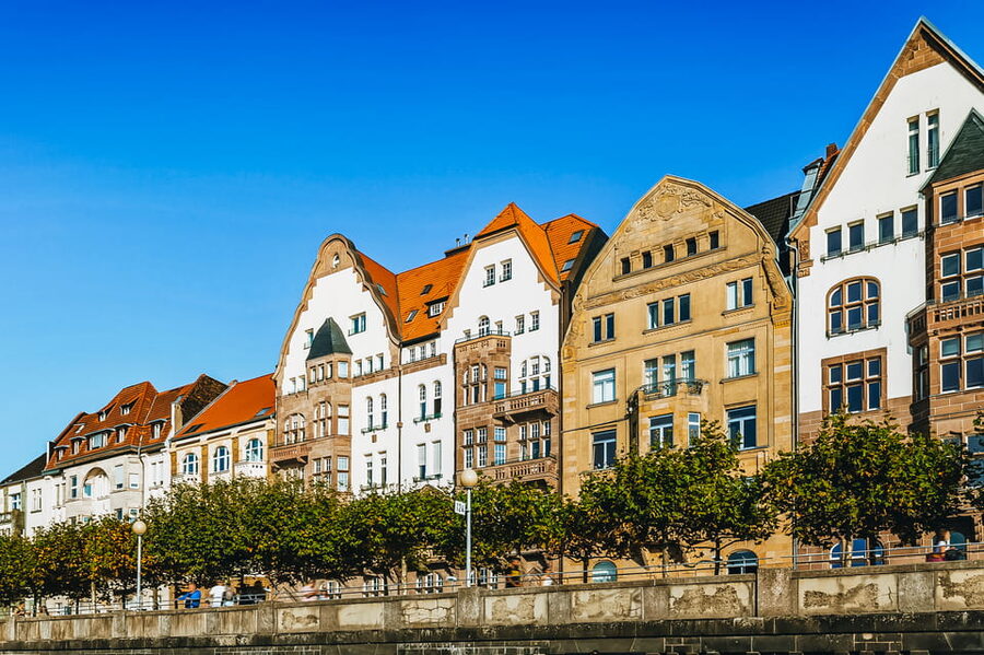Düsseldorf: City Sightseeing Cruise on the Rhine - The Bar, Snacks, and Drinks: A Simple Way to Make It a Break