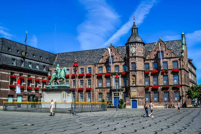 Dusseldorf: City Walk Audio Guide in 7 Languages on your Phone - The Rhine Tower and Market Square for Big, Familiar Signals
