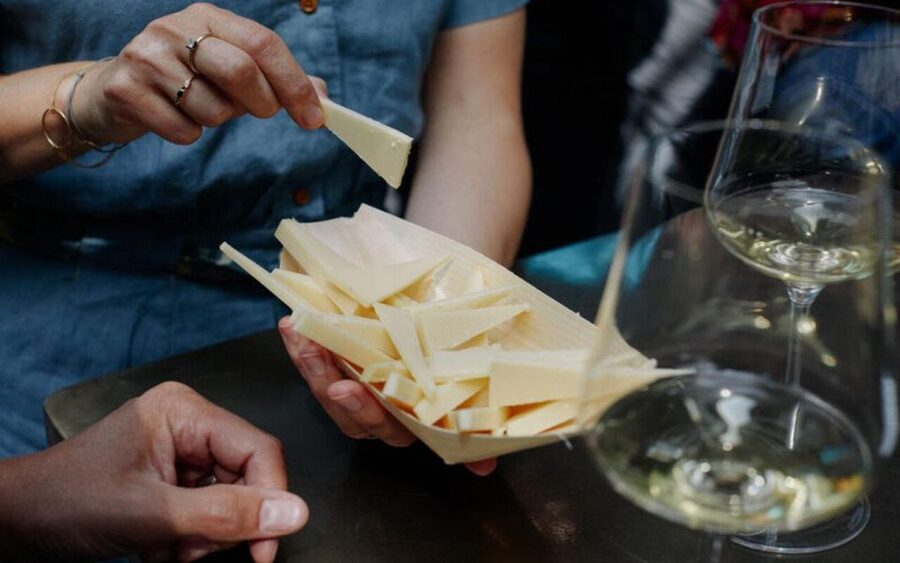Düsseldorf: Culinary Soul Guided Tour - Meeting Point on Rheintraße: Get There Early, Not at the Last Minute