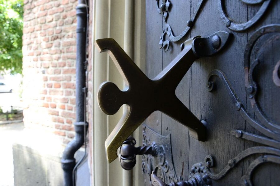 Düsseldorf: Guided Old Town Tour with Beer Break - Old Town lanes, local breweries, and the beer break that makes sense