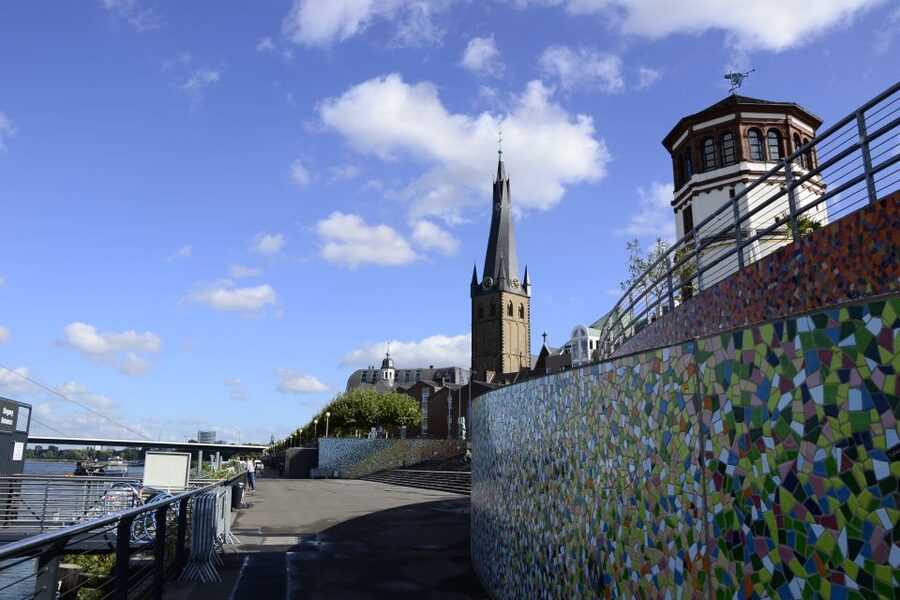 Düsseldorf: Guided Old Town Tour with Beer Break - Price and value for a 2-hour guided Old Town walk with a beer