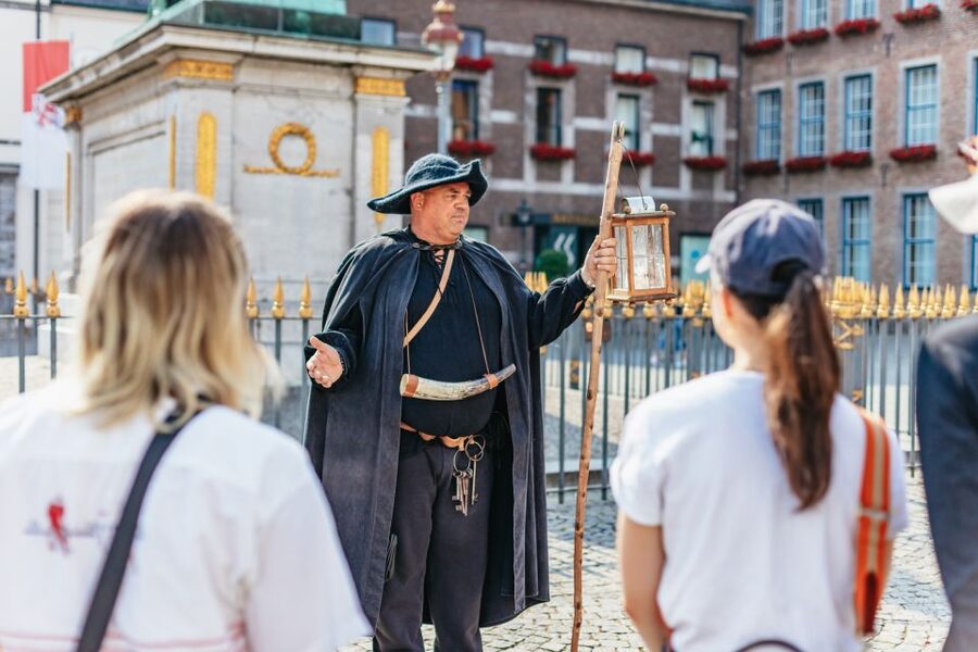 Düsseldorf: Guided Tour with a Night Watchman - Should you book the Düsseldorf night watchman tour?