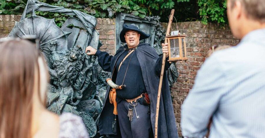 Düsseldorf: Guided Tour with a Night Watchman - Where the tour starts, and what to expect in the first 10 minutes