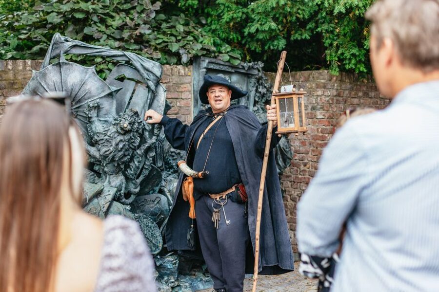 Düsseldorf: Guided Tour with a Night Watchman - Why the Düsseldorf Altstadt hits differently after dark
