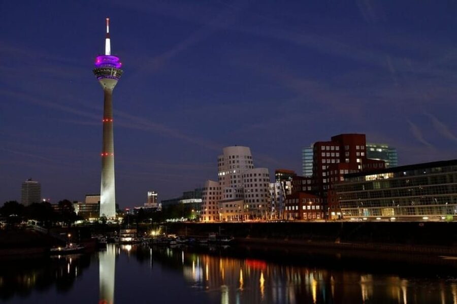 Dusseldorf : Highlights Walking tour with A Guide - Key things to love about this Düsseldorf highlights walking tour