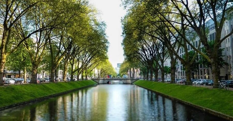 Dusseldorf : Highlights Walking tour with A Guide - Altstadt cobblestones and the longest bar in the world