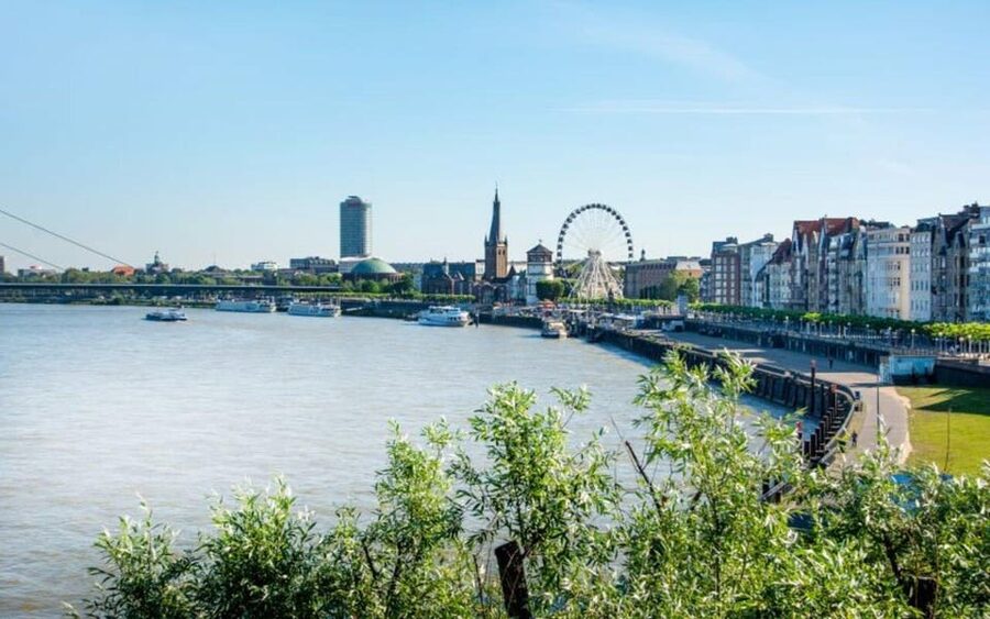 Düsseldorf: In a nutshell - the 60 minutes tour - Old Town, Market Square, and Town Hall: The Orientation Stretch