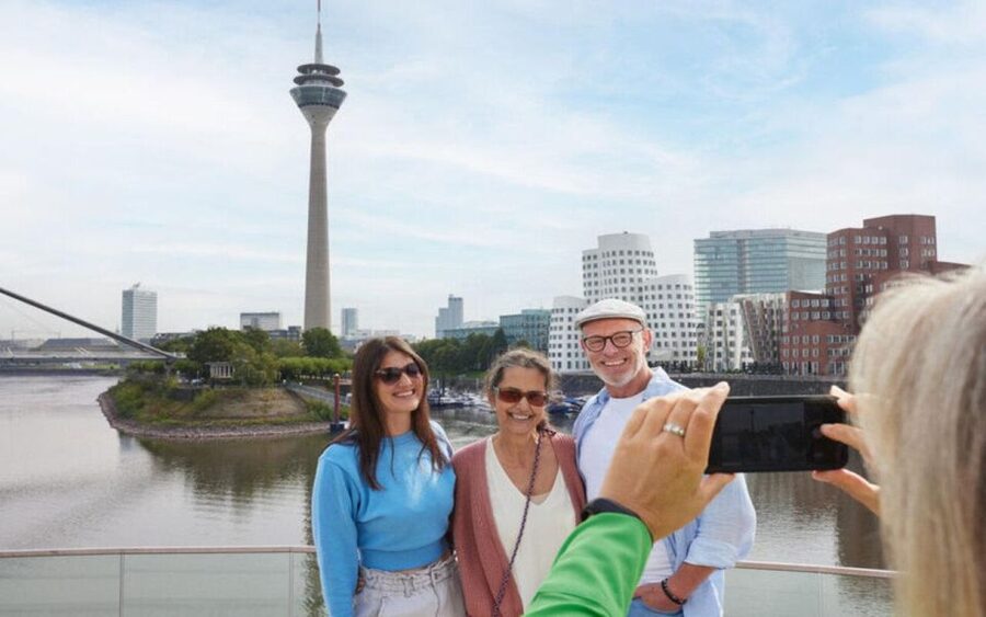 Düsseldorf: MedienHafen Tour - Key things to notice on the MedienHafen route