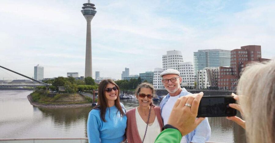 Düsseldorf: MedienHafen Tour - Landtag viewpoints and what the open design is telling you