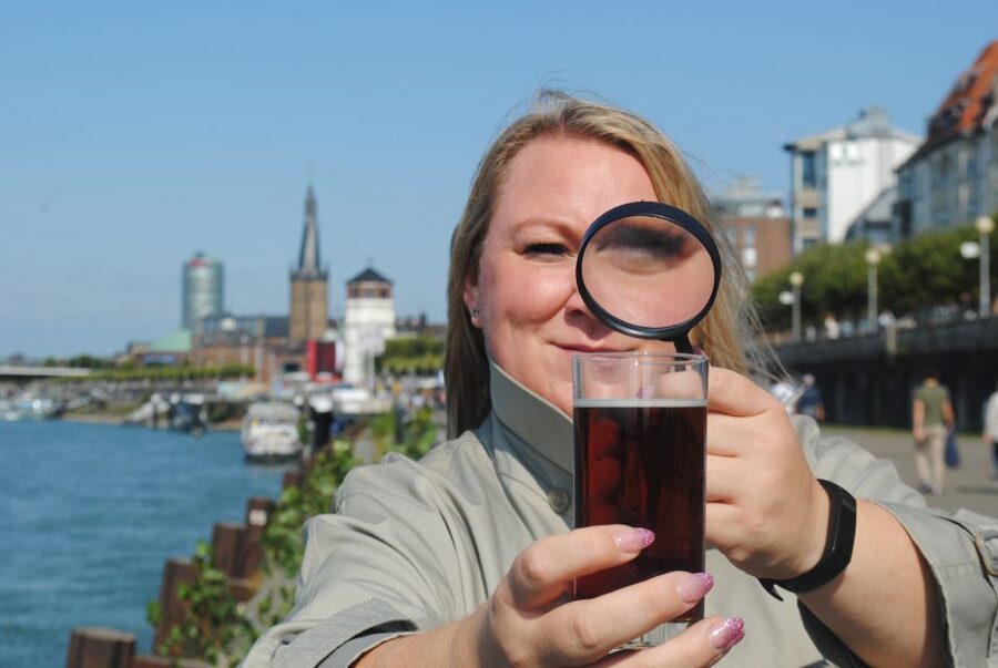 Düsseldorf: Old Town Interactive Crime Tour with actor - Turning Old Town Düsseldorf into a live crime scene