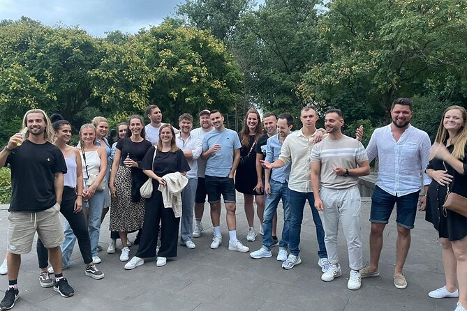 Düsseldorf PubCrawl: 4 Venues, Welcome Shots + Club Entry - Starting Point That Gets You Moving Fast