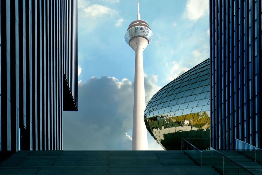Düsseldorf: Scavenger Hunt Self-Guided Tour - Old Town, Town Hall Area, and the Rhythm of Restaurants and Breweries
