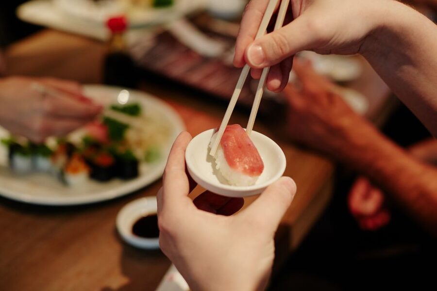 Düsseldorf: Sushi, Sake & Japanese Lifestyle Tour - Meeting at Clayton Hotel and Getting the Most From a 2-Hour Walk