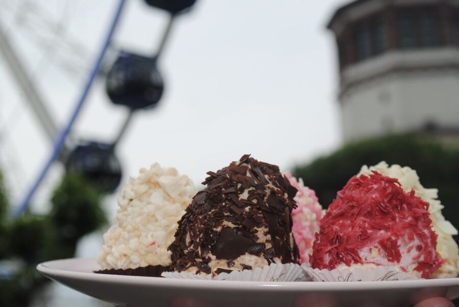 Düsseldorf: Sweet Treats Guided Walking Tour of Old Town - Sweet Stops Instead of Beer: What the Altstadt Story Really Tastes Like
