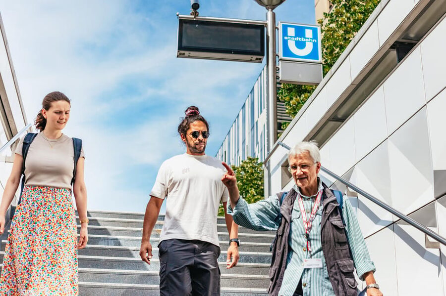 Düsseldorf: The Wehrhahn Line Metro Guided Tour - Price and time: $20 for 1.5 hours that teaches you how to look