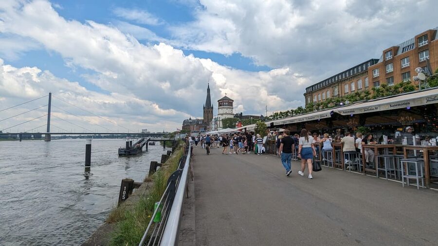 Düsseldorf: Tipping based - Old Town Walking Tour - First Steps on Königsallee, Right by Cartier