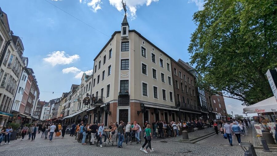 Düsseldorf: Tipping based - Old Town Walking Tour - Narrow Alleys, Landmarks, and Where to Eat and Drink