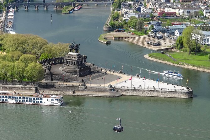 e-Scavenger hunt Koblenz: Explore the city at your own pace - The fountain column: a 2,000-year story told in stone and water