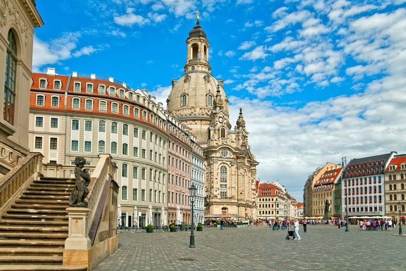 Elbfloren: Historical city tour - Starting at Dresden Castle, where the story starts